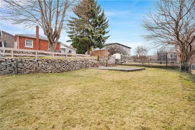 Additional image 41 of 563 Guelph St