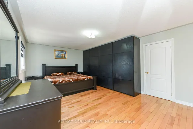 Additional image 24 of 42 York St