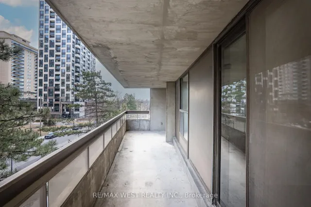 Additional image 19 of 100 Quebec Ave Unit 301
