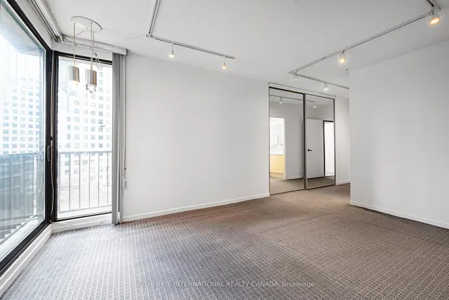 Additional image 18 of 33 Harbour Sq Unit 1008