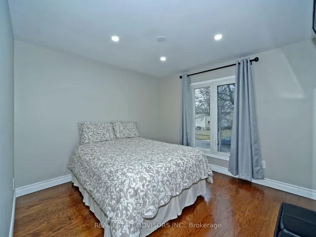 Additional image 13 of 22 Caronia Sq