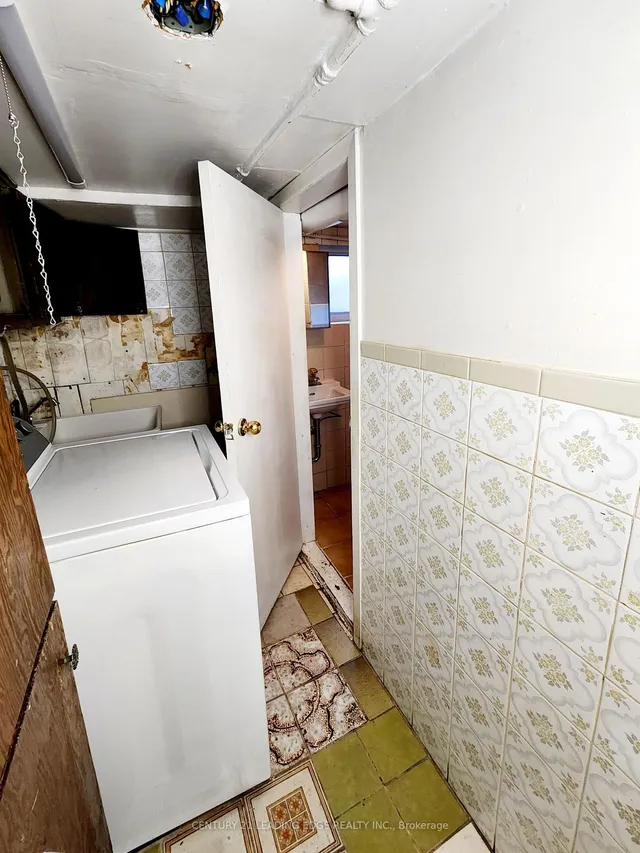 Additional image 18 of 635 Coxwell Ave