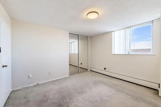 Additional image 29 of 975 WARWICK Crt Unit 1402