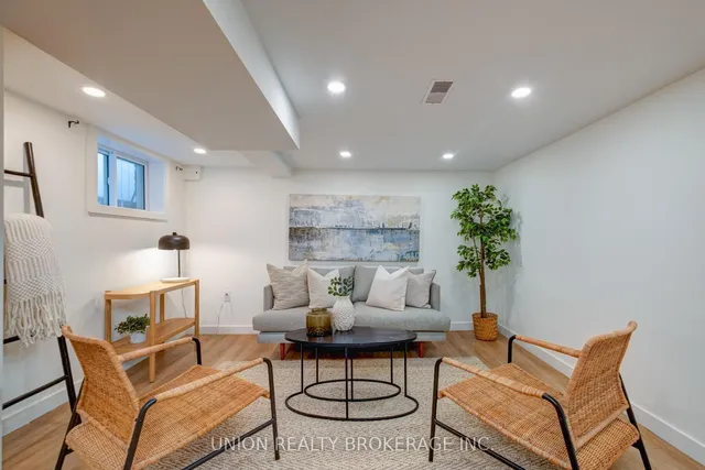 Additional image 24 of 49 Bastedo Ave