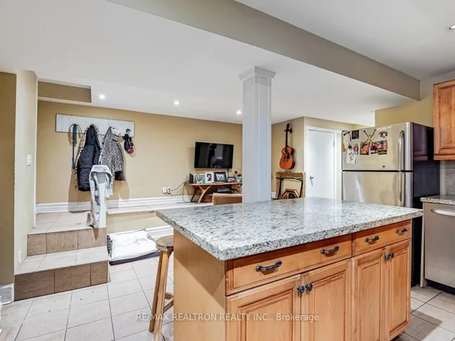 Additional image 43 of 867 Bathurst St