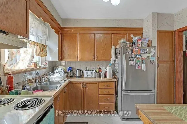 Additional image 4 of 2088 Martin Grove Rd Unit 46