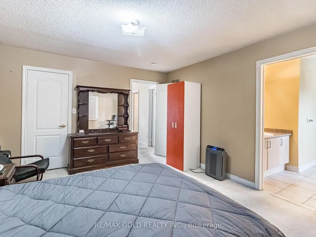 Additional image 33 of 24 Bramoak Cres