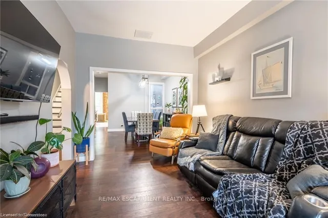 Additional image 11 of 166 Catharine St