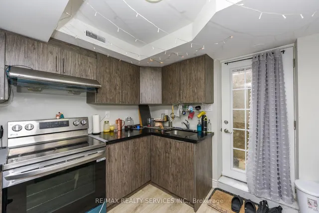 Additional image 30 of 33 Valonia Dr
