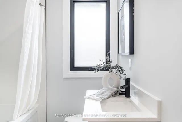 Additional image 32 of 11 James St