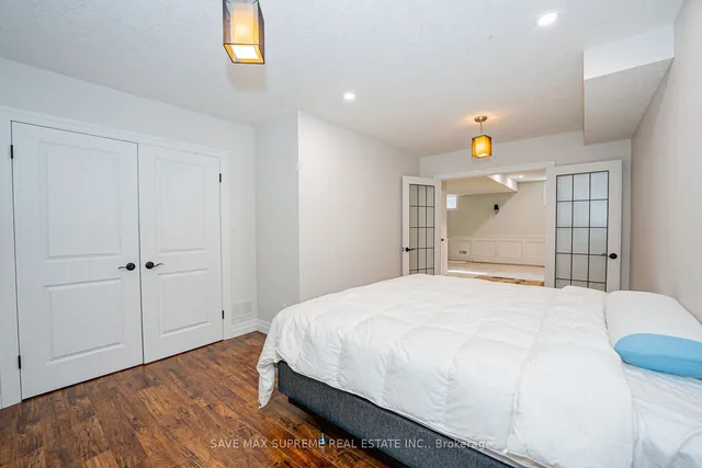 Additional image 33 of 39 Wagon St