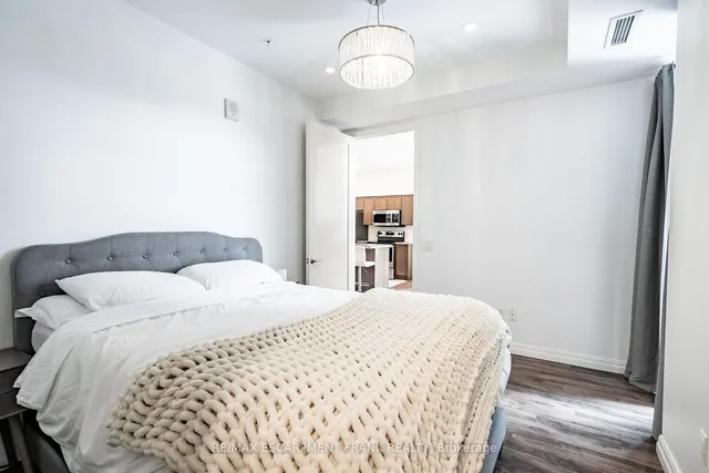 Additional image 35 of 112 King St Unit 1012