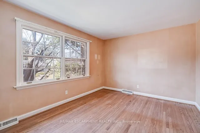 Additional image 35 of 359 Rosslyn Dr