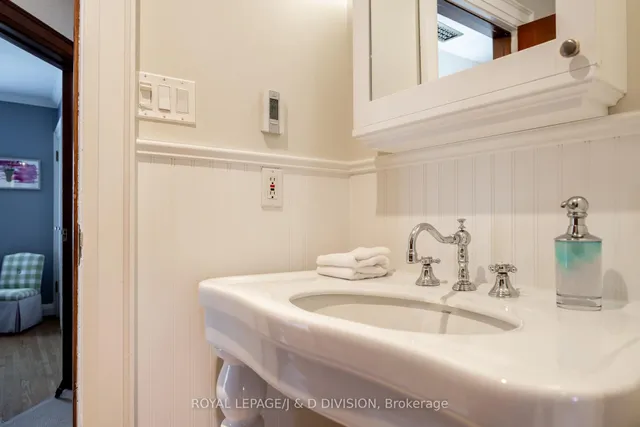 Additional image 22 of 219 Chaplin Cres