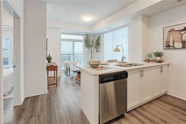 Additional image 10 of 460 Dundas St Unit 611