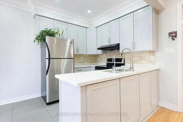 Additional image 14 of 27 Village Lake Cres