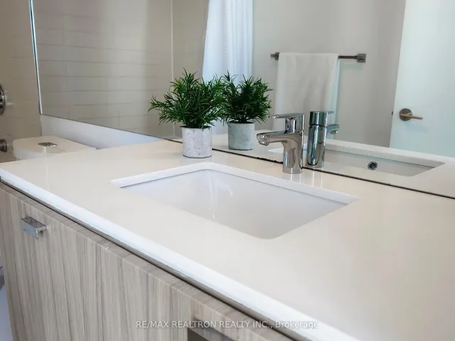 Additional image 24 of 290 Adelaide St Unit 3704