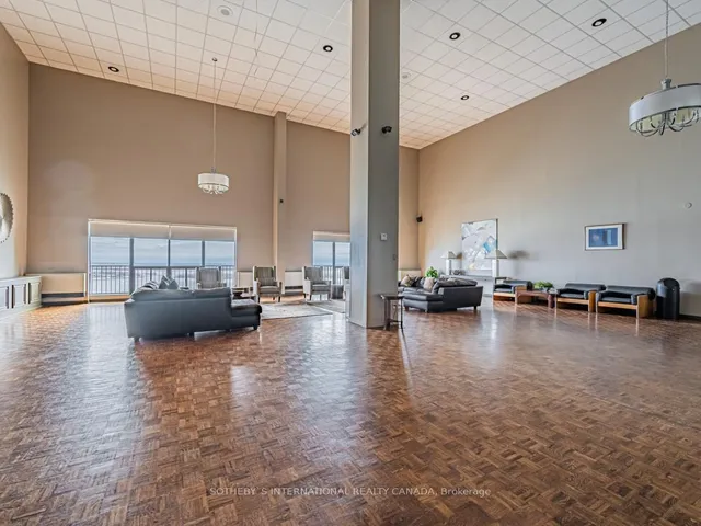 Additional image 34 of 33 Harbour Sq Unit 1008