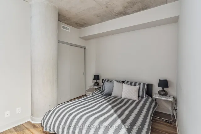 Additional image 42 of 318 King St Unit 1014