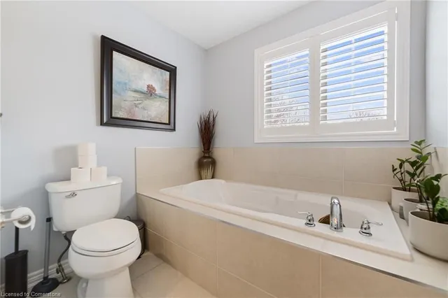 Additional image 30 of 215 Dundas St Unit 31