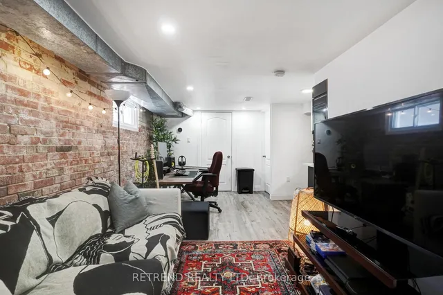 Additional image 29 of 35 Chryessa Ave