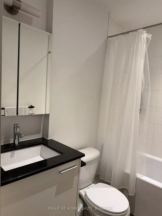 Additional image 8 of 549 King St Unit 402