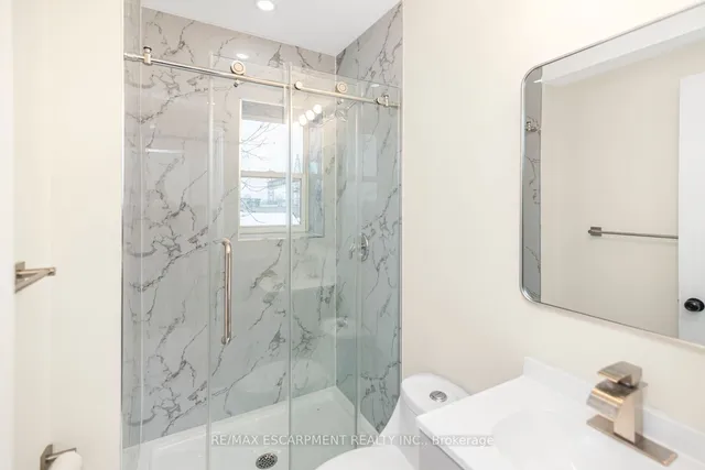 Additional image 20 of 922 Burlington St