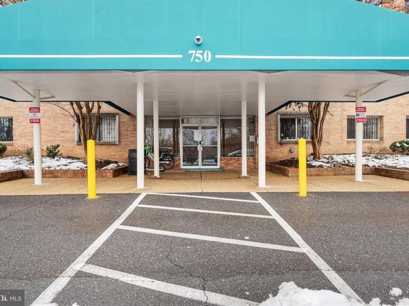 750 S Dickerson St APT 4, Arlington, VA 22204