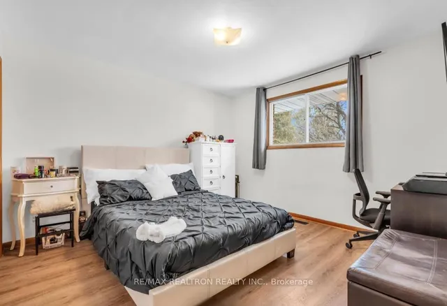 Additional image 18 of 51 Robroy Ave