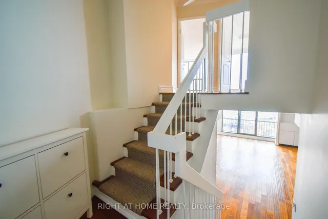 Additional image 7 of 33 Harbour Sq Unit 1027