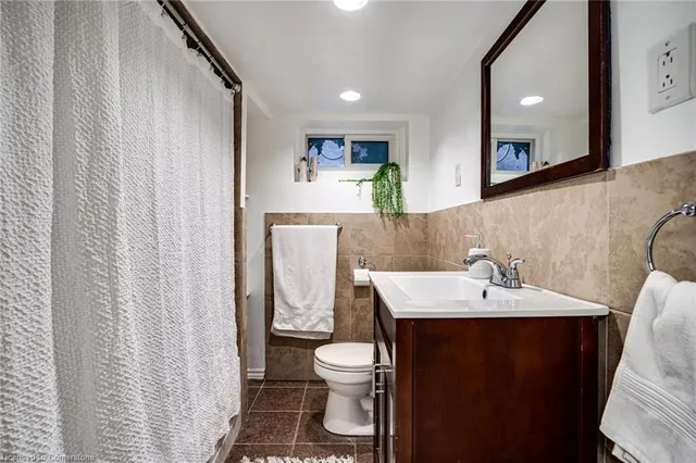 Additional image 46 of 37 Holton Ave