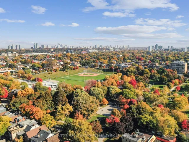 Additional image 37 of 696 Crawford St