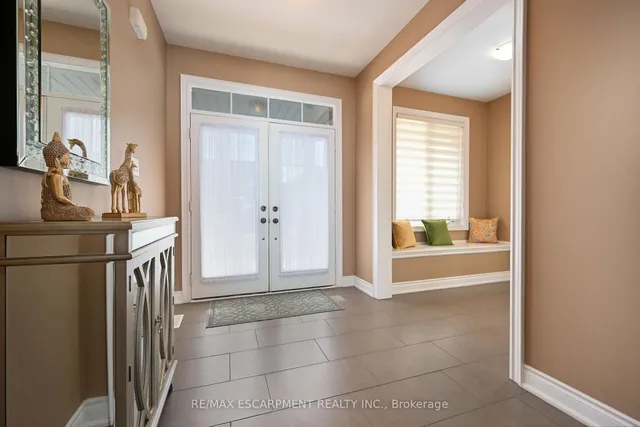 Additional image 2 of 300 Crafter Cres