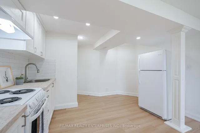 Additional image 32 of 3 Savarin St