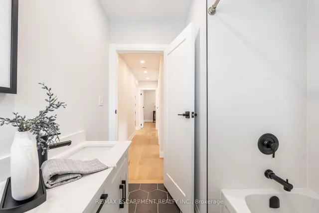 Additional image 33 of 11 James St