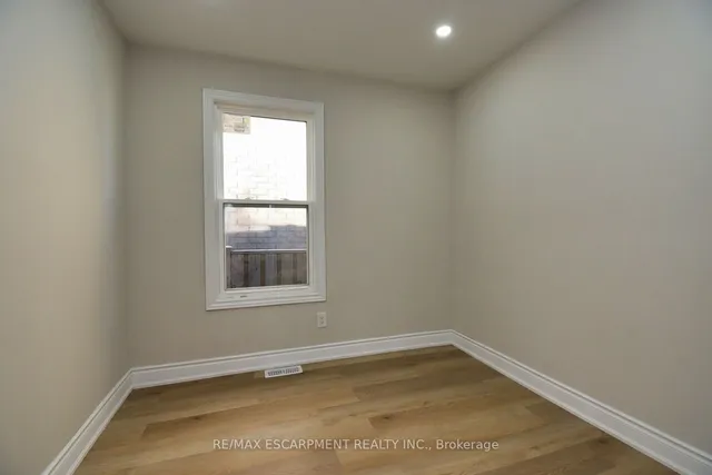 Additional image 21 of 32 Vansitmart Ave