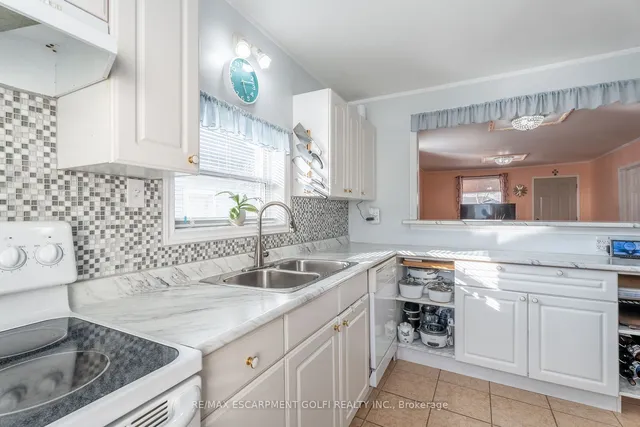 Additional image 16 of 34 Mayflower Ave