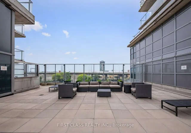 Additional image 19 of 59 East Liberty St Unit 1702