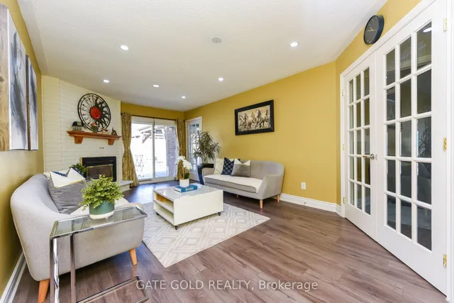 Additional image 19 of 23 HARTFORD Tr