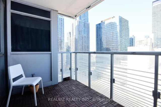 Additional image 41 of 386 Yonge St Unit 1516