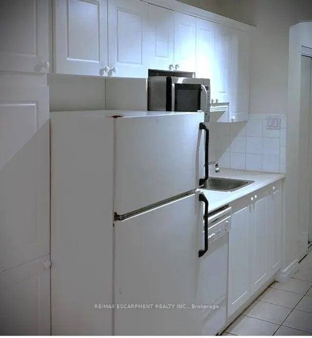 Additional image 6 of 1950 Main St Unit 206
