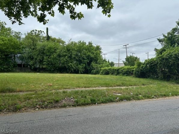 10121 Somerset Ave, Cleveland, OH 44108