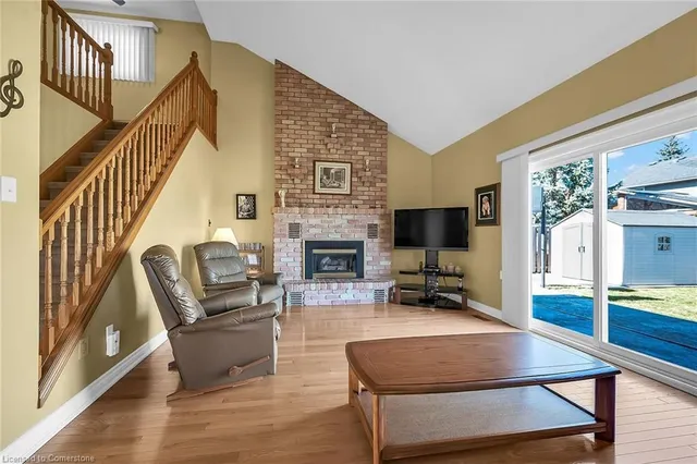 Additional image 17 of 2 Sparrow Crt