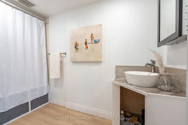 Additional image 23 of 351 Queensdale Ave