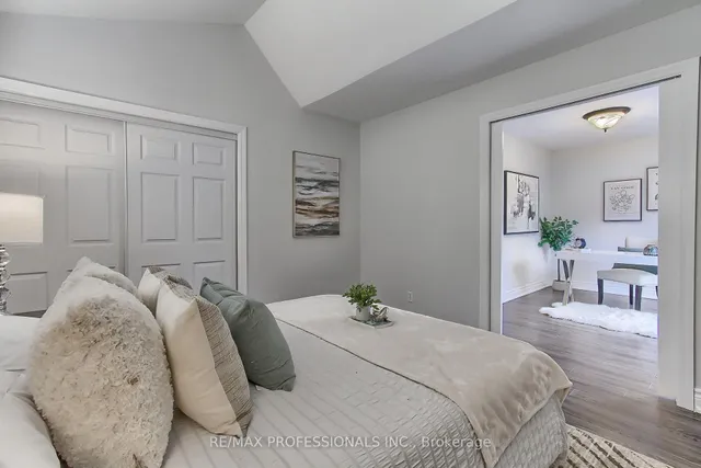 Additional image 31 of 425 CANTERBURY Cres