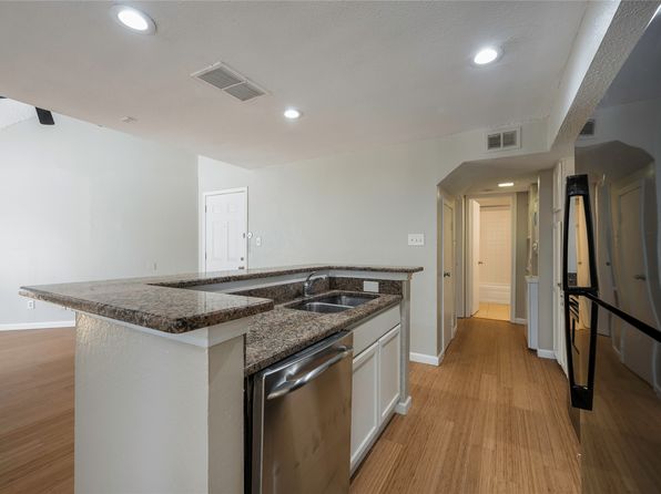 9805 Walnut St #209, Dallas, TX 75243