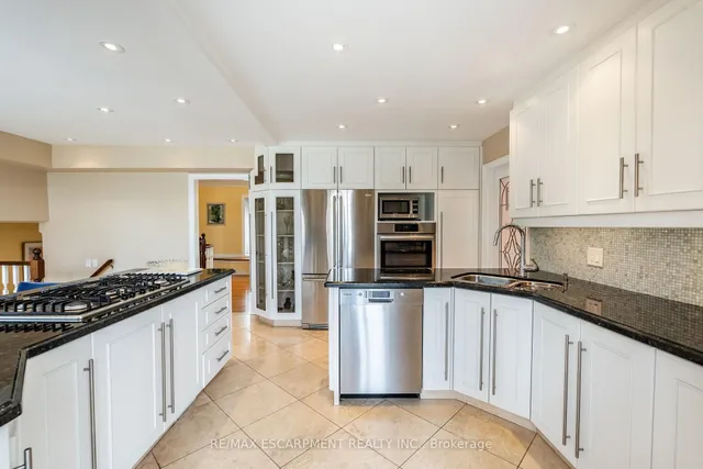 Additional image 17 of 887 MONTGOMERY Dr