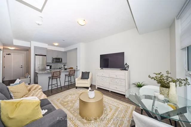 Additional image 4 of 600 North Service Rd Unit 415