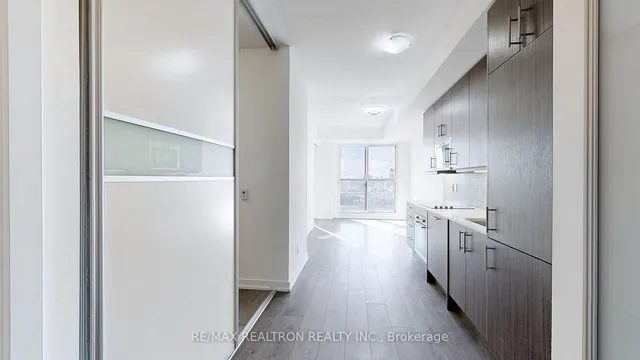 Additional image 8 of 297 College St Unit 815