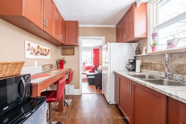 Additional image 16 of 119 East 17th St